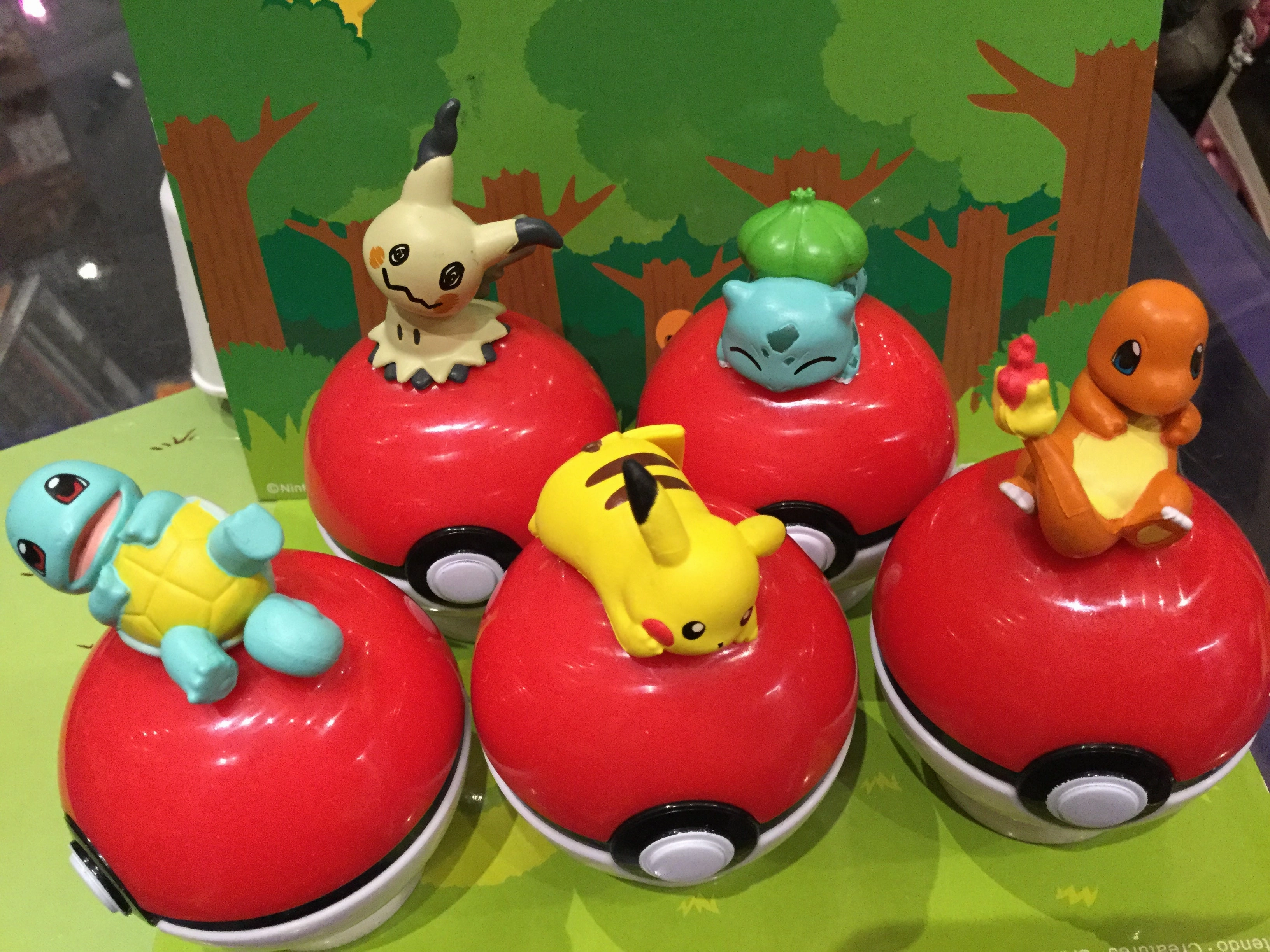 Competition Entry Vinyl Article Pokemon Figures Sitting on Pokeball (In stock now)