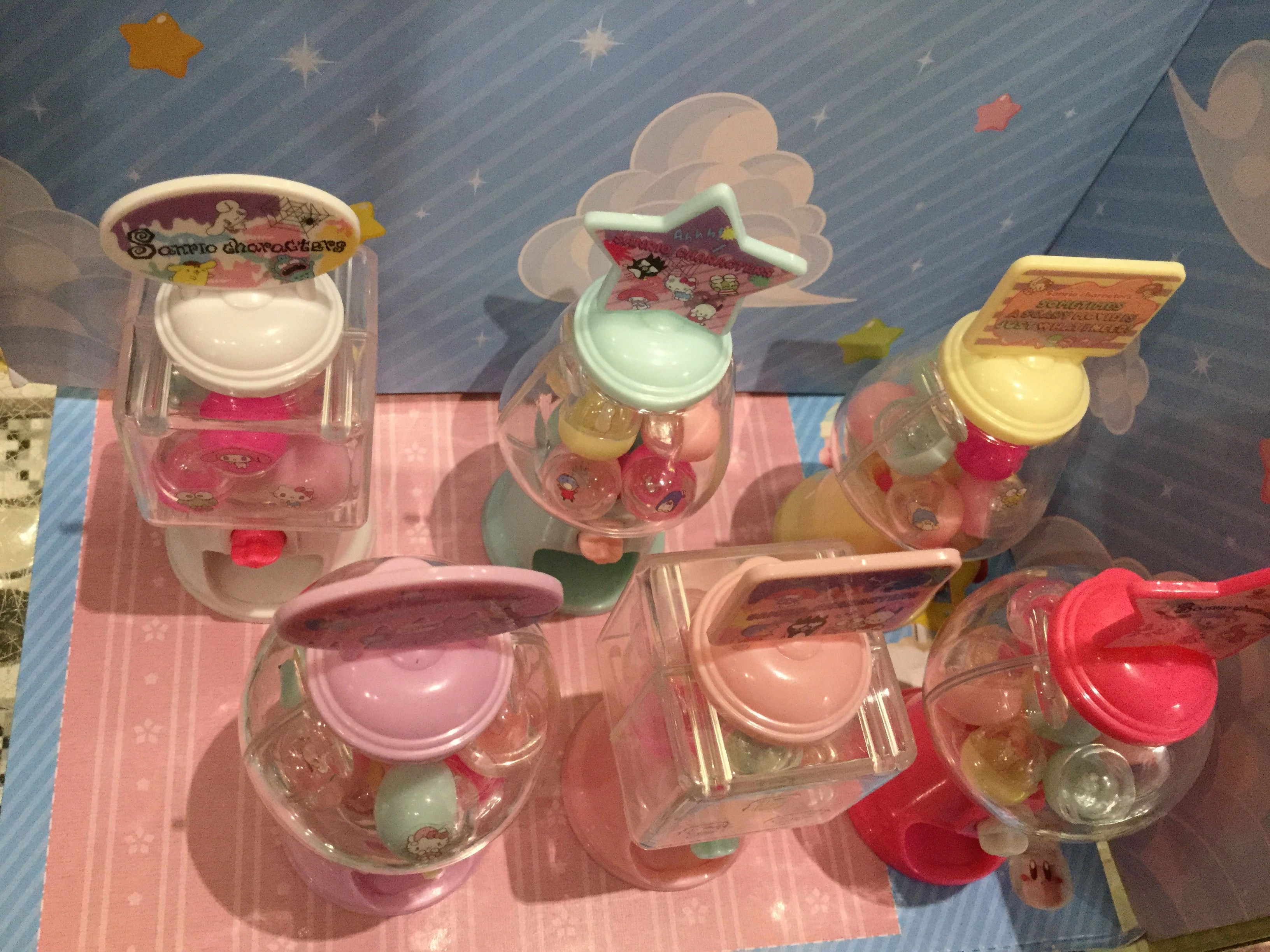 Sanrio Characters Mini gacha machine (In-Stock) Native Art Hobby Collectible