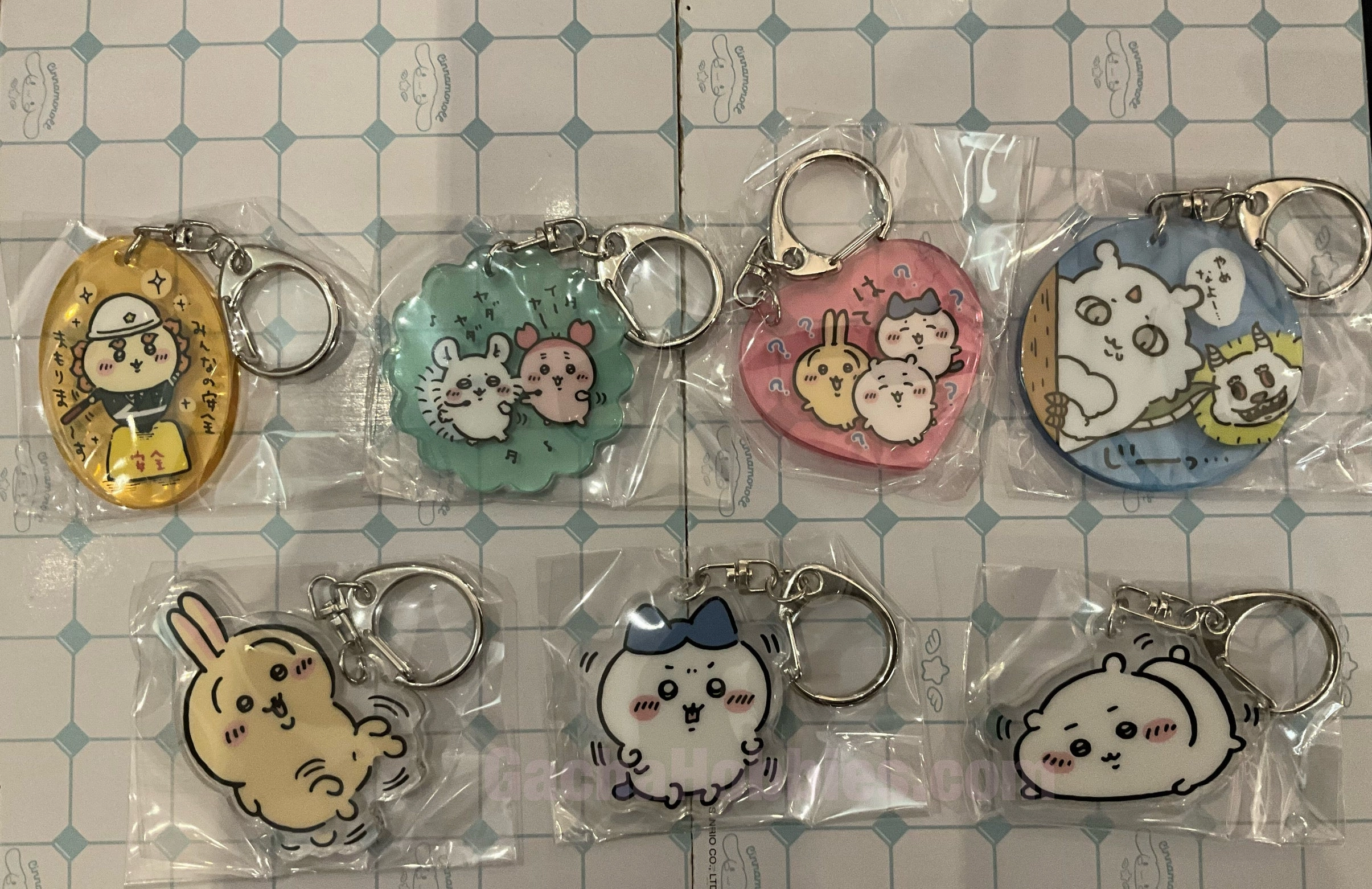 Chiikawa and Friends Colorful Acrylic Keychain 7 Pieces Set (In-stock) Action Display