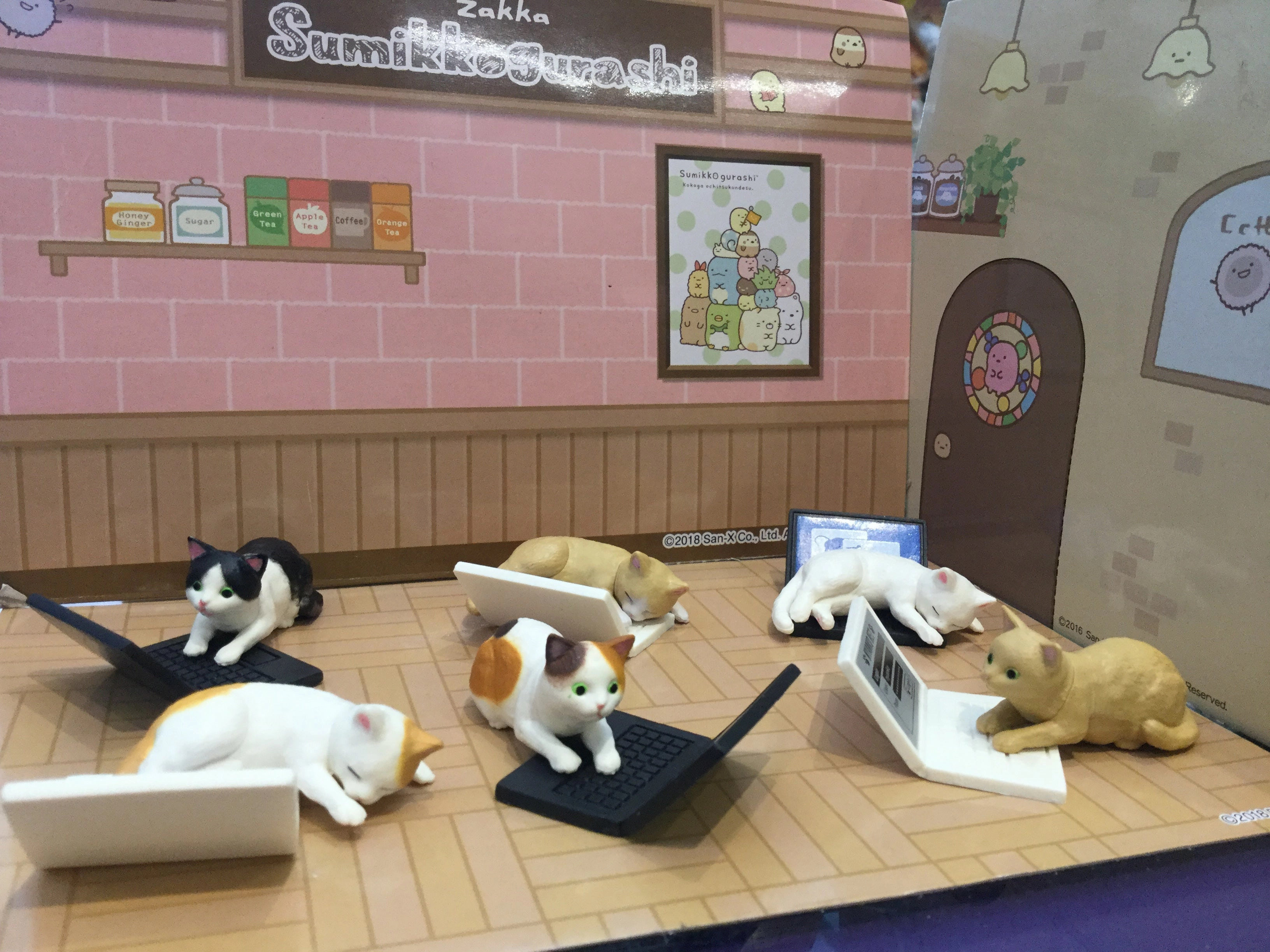 Art Showcase School Project Cat and Laptop Figure Set 6 Pieces (In-stock)