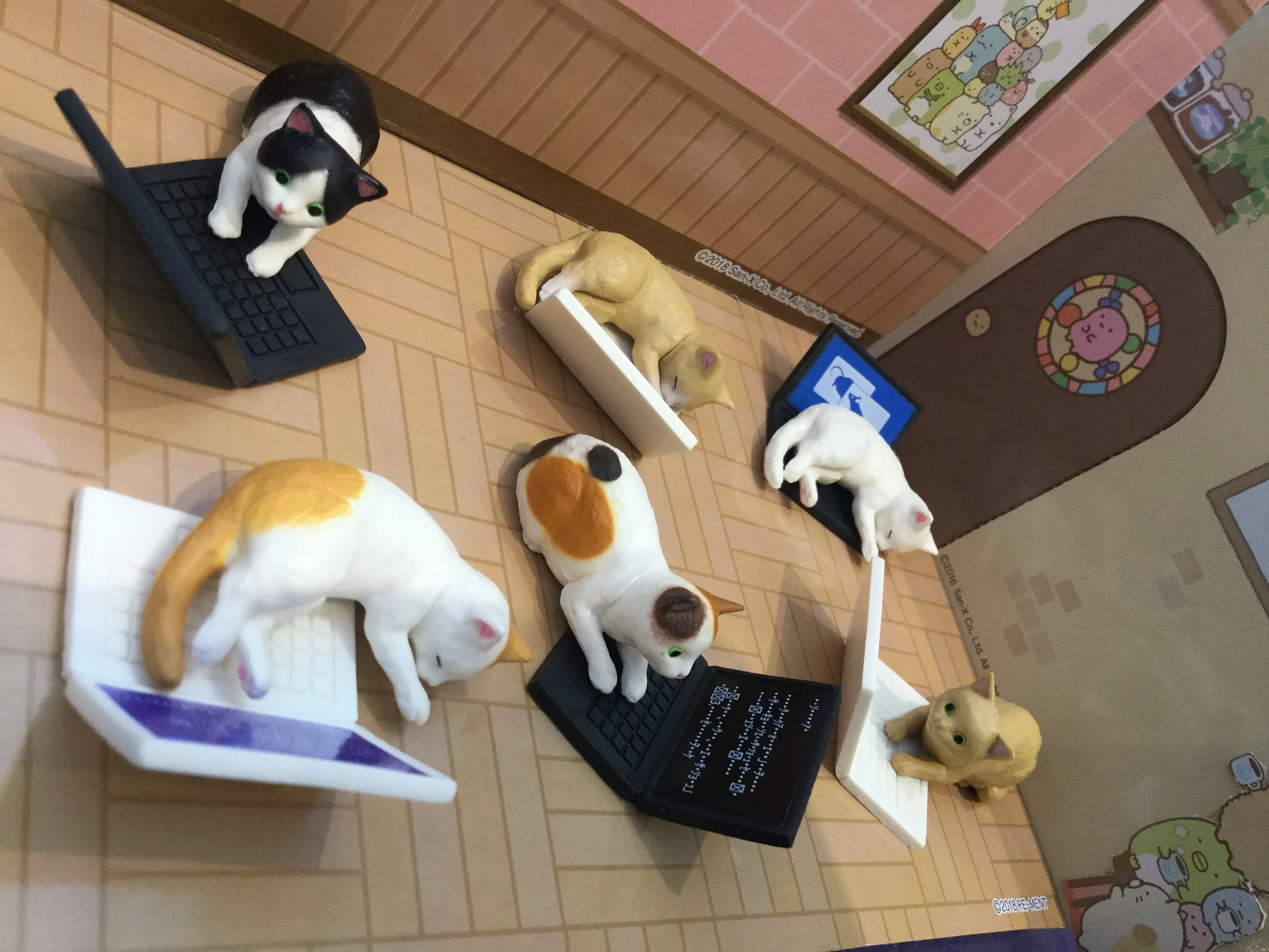 Miniature Collection Cat and Laptop Figure Set 6 Pieces (In-stock)