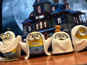 Immersive experience Award Trophy Minion Halloween Ghost Small Figure 4 Pierces Set (In-stock)
