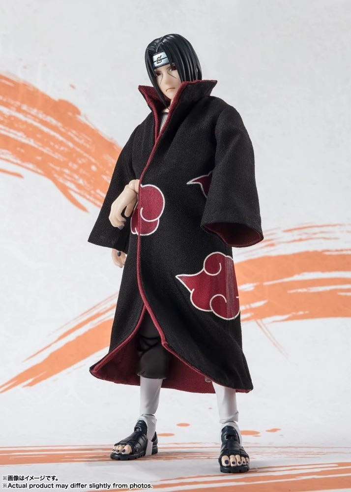 S.H. Figuarts Naruto Shippuden Itachi Uchiha (NARUTOP99 Edition) Action Figure Entryway Accent